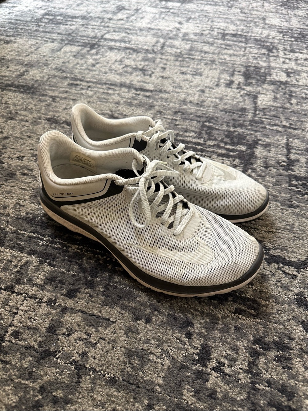 Nike FS LITE RUN 4 men size 10 silver black